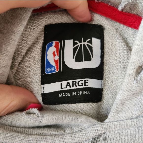 NBA UNK Chicago Bulls short sleeve hooded sweatshirt size large - Picture 3 of 6